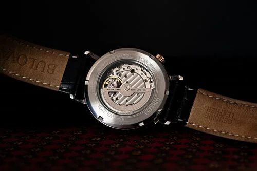 Oscillating weighted winding rotor on an automatic wristwatch caliber